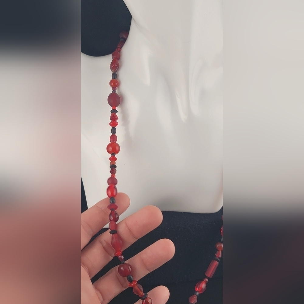 Vintage Red Glass & Wooden Beaded Necklace Single Stand-Stretchy - Picture 5 of 6